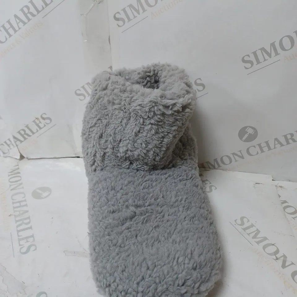 MUK LUKS FREJA GREY BOOT SLIPPERS - SIZE 4