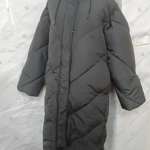 MONKI LONGLINE PUFFER COAT IN BLACK SIZE XS