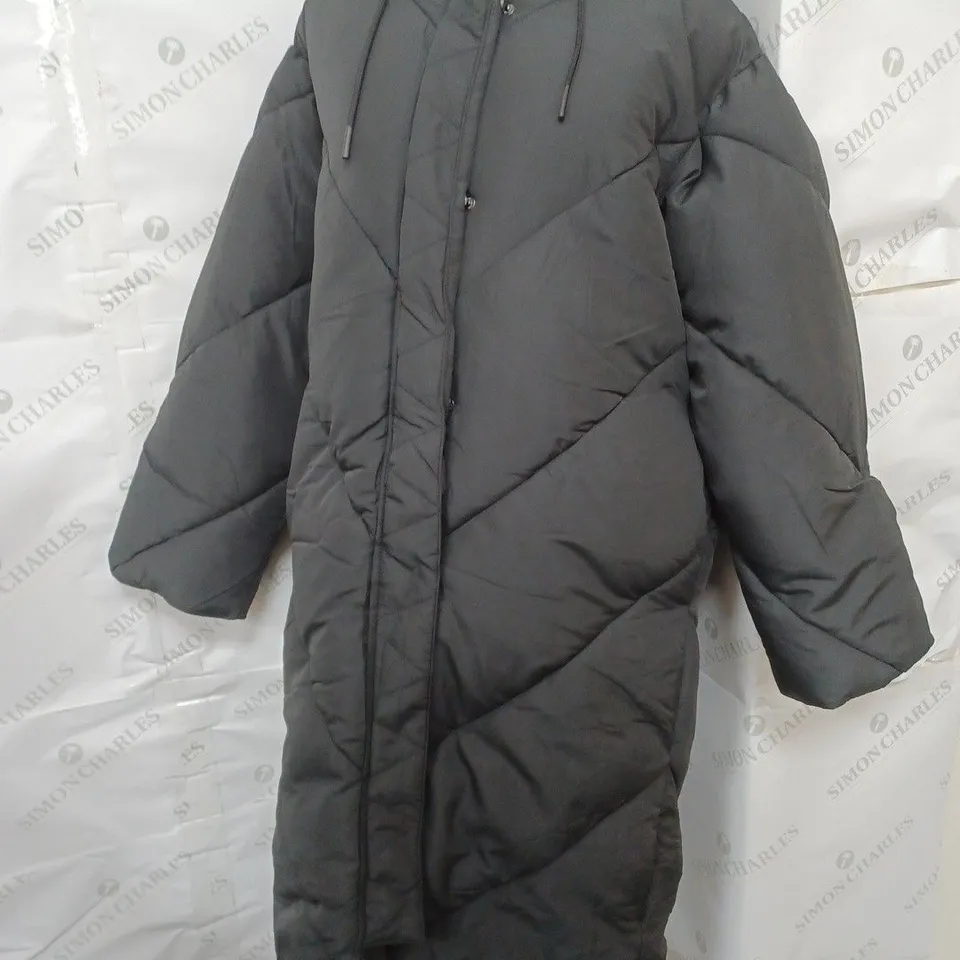 MONKI LONGLINE PUFFER COAT IN BLACK SIZE XS