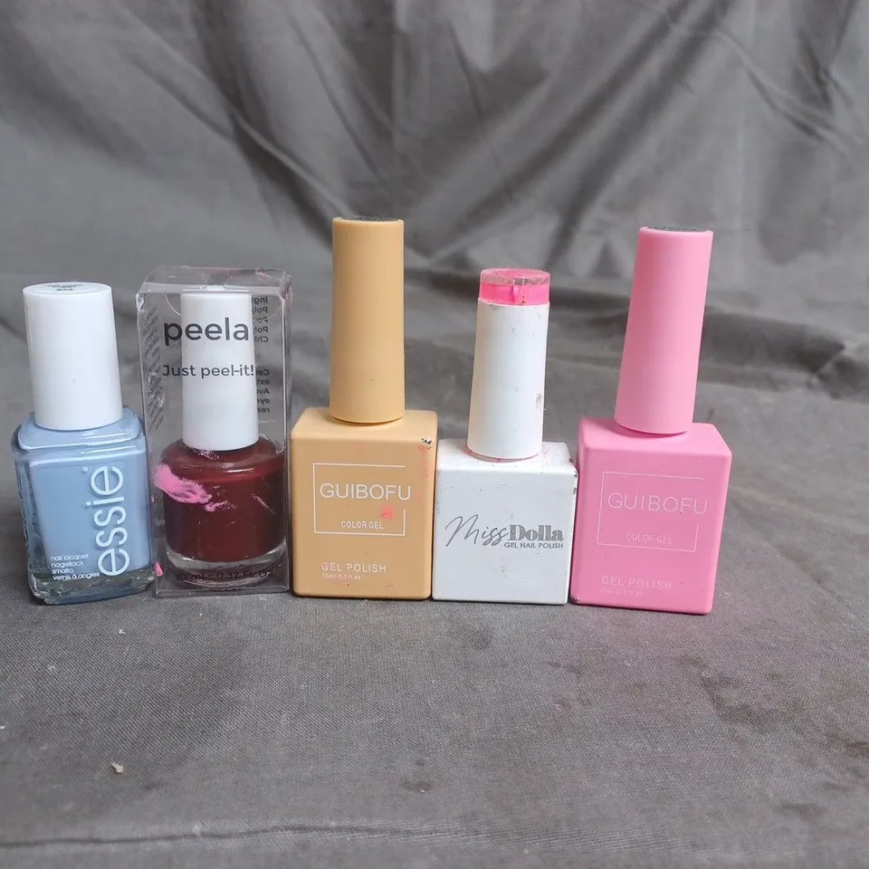 APPROXIMATELY 20 BOTTLES OF NAIL VARNISH TO INCLUDE MISS DOLLA, ESSIE AND PEELA