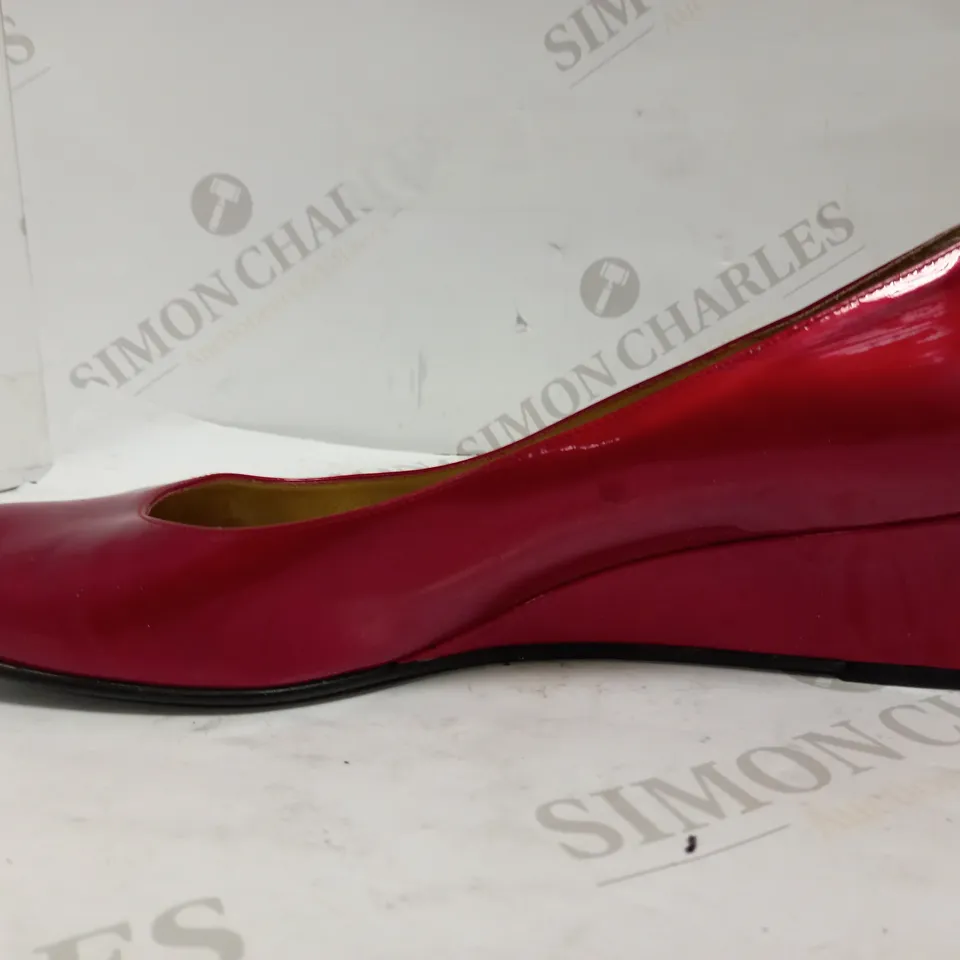 RUSSELL & BROMLEY STUART WEITZMAN RED WEDGE SHOES UK SIZE UNSPECIFIED - APPROXIMATELY 7