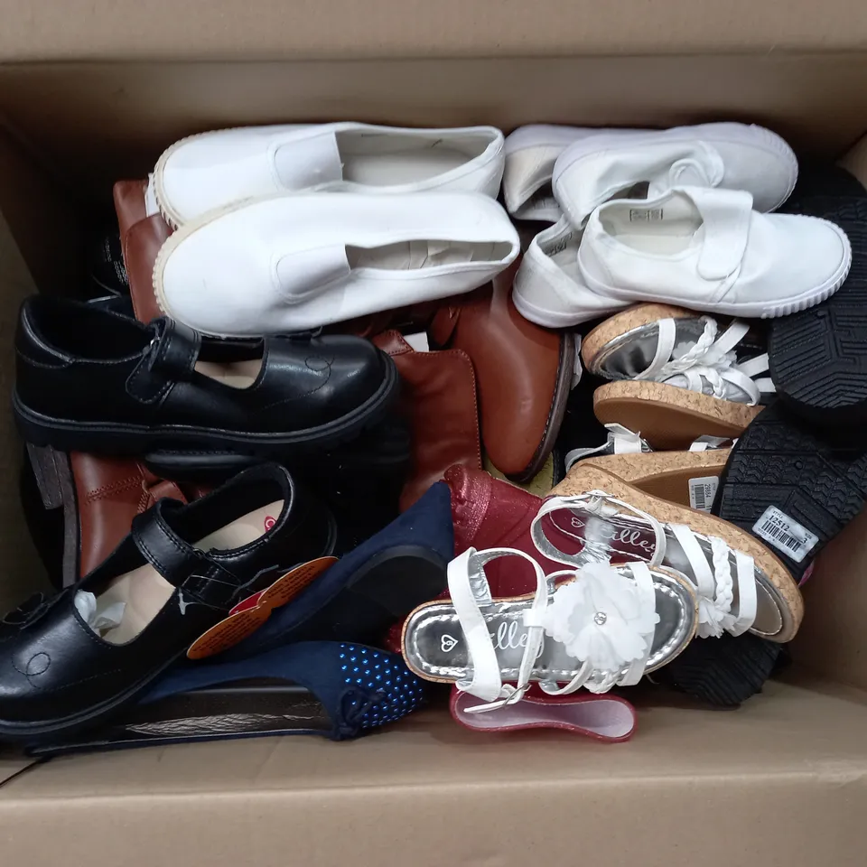 APPROXIMATELY 12 ASSORTED KIDS PAIRS OF SHOES IN VARIOUS COLOURS, STYLES, AND SIZES