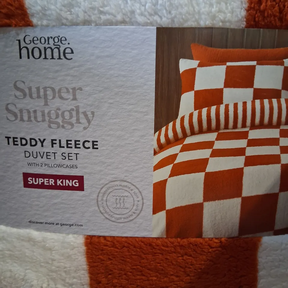 APPROXIMATELY SIX BRAND NEW SUPER SNUGGLY TEDDY FLEECE DUVER SET WITH TWO PILLOW CASES SUPER KING