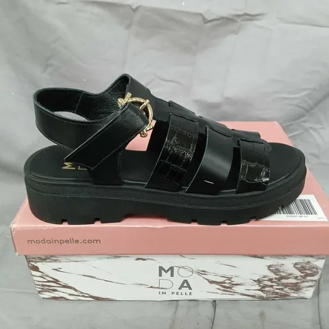 Moda in Pelle Obsidian Black Leather Chunky Fisherman Sandals – Women's, UK7 (EU40)