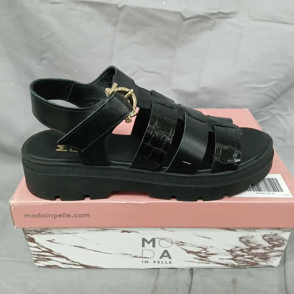 Moda in Pelle Obsidian Black Leather Chunky Fisherman Sandals – Women's, UK7 (EU40)