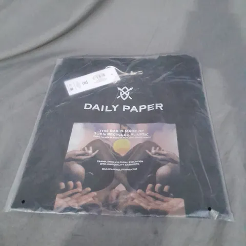 BAGGED DAILY PAPER LANDSCAPE SHORT SLEEVE TSHIRT IN BLACK SIZE M