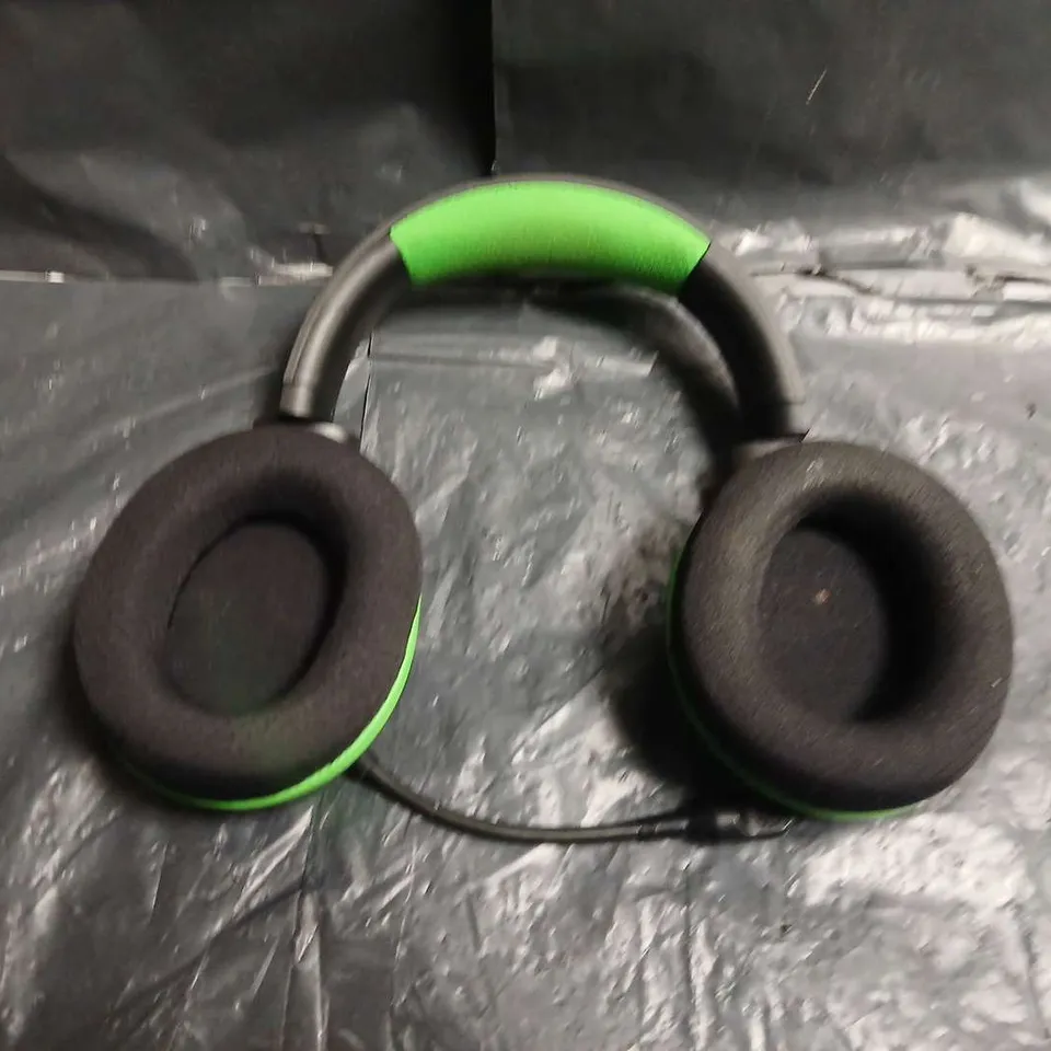 RAZER GAMING HEADSET – BLACK WITH NEON GREEN ACCENTS, WIRED WITH MICROPHONE 