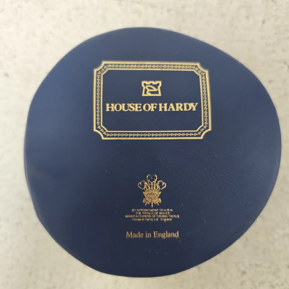 HOUSE OF HARDY BOUGLE REEL MK IV, 3¼IN DIAMETER – CIRCULAR BLUE PRESENTATION CASE