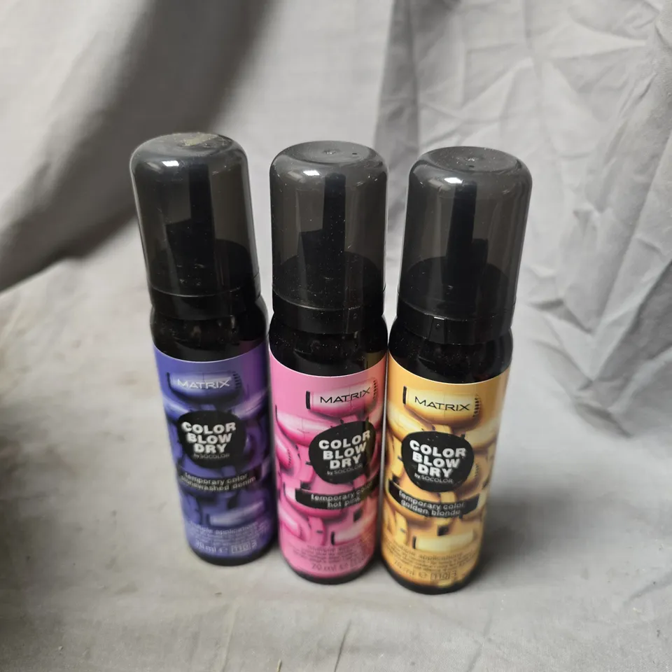 APPROXIMATELY 20 ASSORTED MATRIX BLOW DRY SPRAYS TO INCLUDE HOT PINK, STONEWASHED DENIM, GOLDEN BLONDE, ETC - COLLECTION ONLY