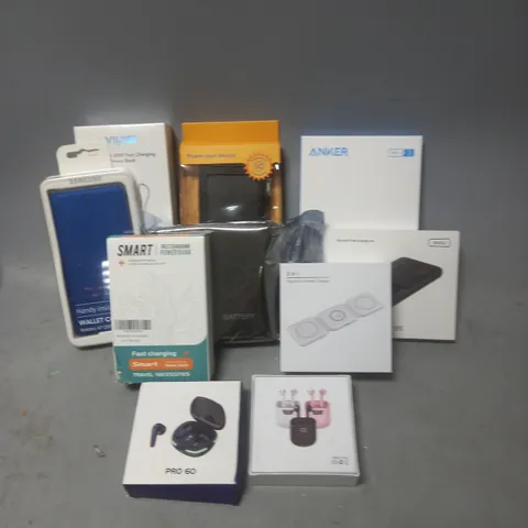 APPROXIMATELY 15 ASSORTED ITEMS TO INCLUDE - POWER BANKS - SAMSUNG GALAXY A7 WALLET COVER - EARBUDS - ETC