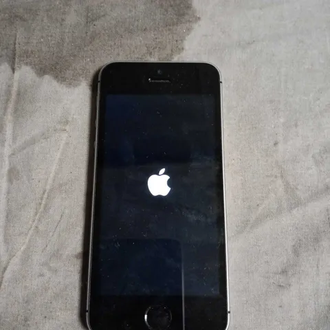 APPLE IPHONE SE – SILVER