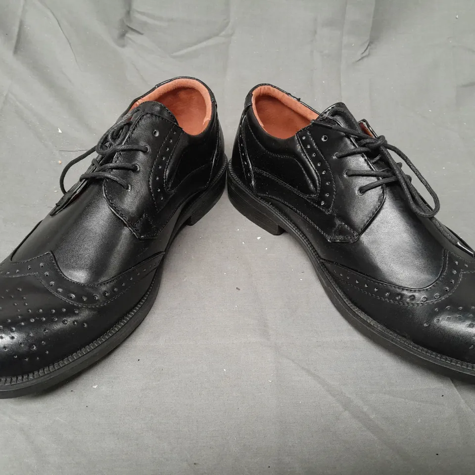 BOX OF APPROXIMATELY 5 ASSORTED BOXED PAIRS OF DESIGNER LACE UP SHOES IN BLACK - VARIOUS SIZES - COLLECTION ONLY