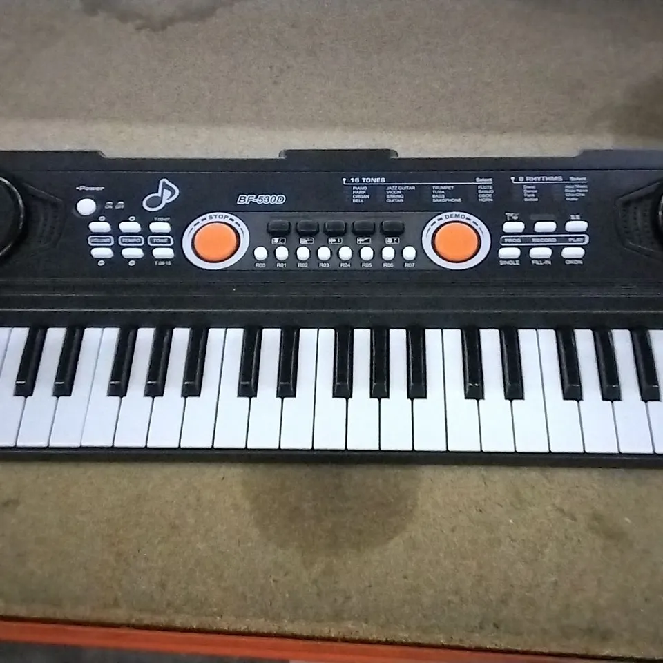 MINI ELECTRIC KEYBOARD WITH MICROPHONE 