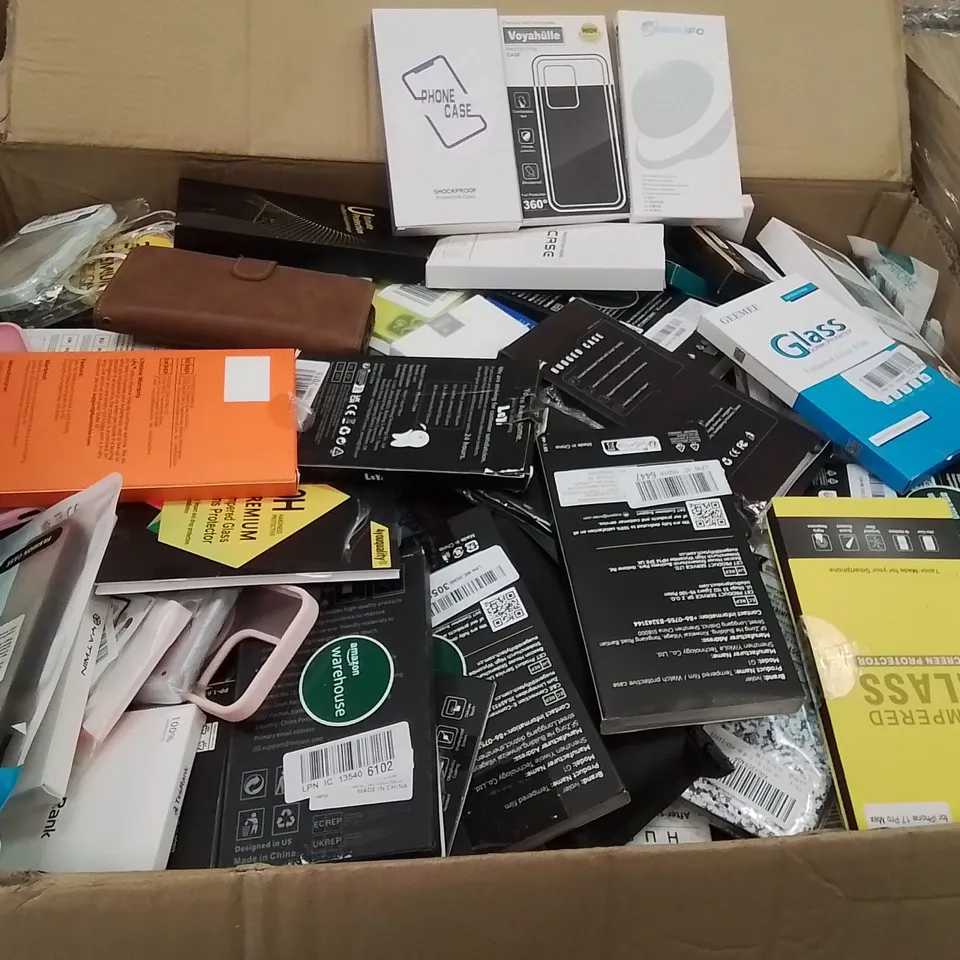 PALLET CONTAINING A LARGE QUANTITY OF PHONE CASES,SCREEN PROTECTORS 