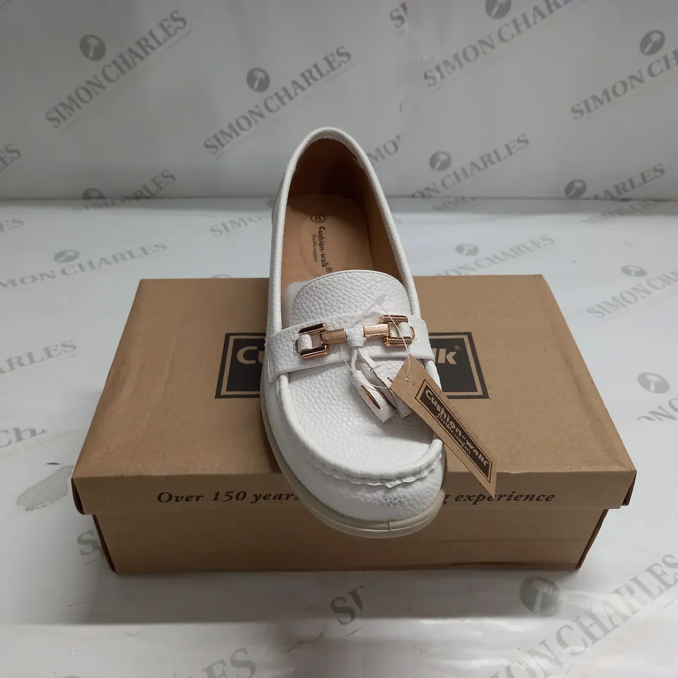 BOXED PAIR OF CUSHION WALK SLIDE ON SHOES IN WHITE - 8