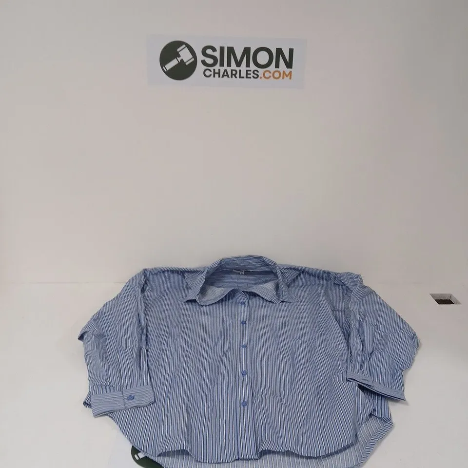WOMENS BLUE & WHITE STRIPED SHIRT – BUTTON-DOWN COLLAR - SIZE 18