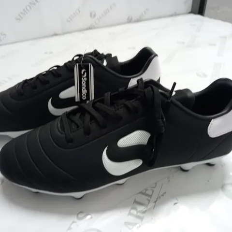 SONDICO BLACK FOOTBALL BOOTS - UK 8