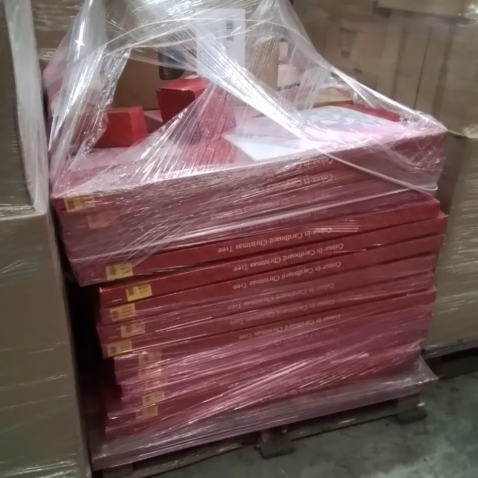 PALLET CONTAINING A LARGE QUANTITY OF ASSORTED CHRISTMAS DECORATIONS AND PRODUCTS TO INCLUDE;COLOUR IN CARDBOARD CHRISTMAS TREE,PAPER CUPS,SNOW GLOBE