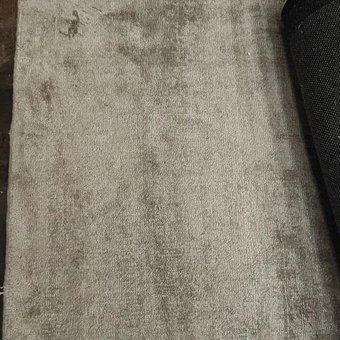 UNWRAPPED AMINI WHISPER RUG IN VINTAGE PLATINUM - APPROXIMATELY 195CM X UNSPECIFIED 