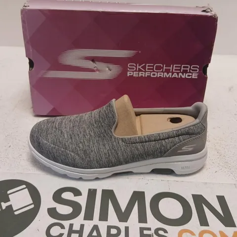 SKECHERS GO WALK 5 HONOR WOMEN'S SHOES – GRAY, UK 5 (US 8)