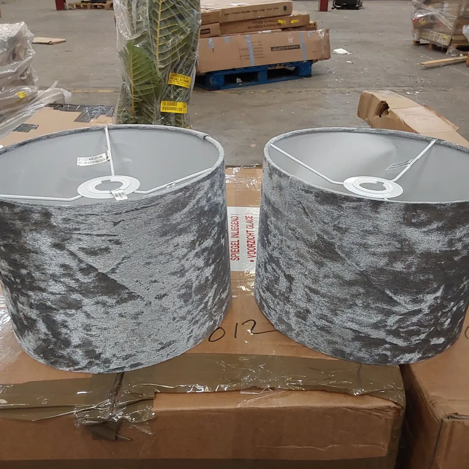 BOXED 18cm H VELVET DRUM PENDANT SHADE (1 BOX)
