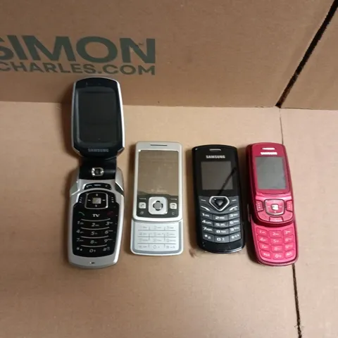 APPROXIMATELY 10 ASSORTED OLD MOBILE PHONES TO INCLUDE SAMSUNG, SONY ERICSSON, ETC