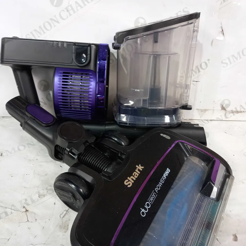 SHARK CORDLESS STICK VACUUM IZ390UKTQ
