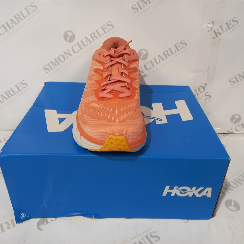 BOXED PAIR OF HOKA GAVIOTA 4 WIDE TRAINERS IN ORANGE/BLUE UK SIZE 6.5