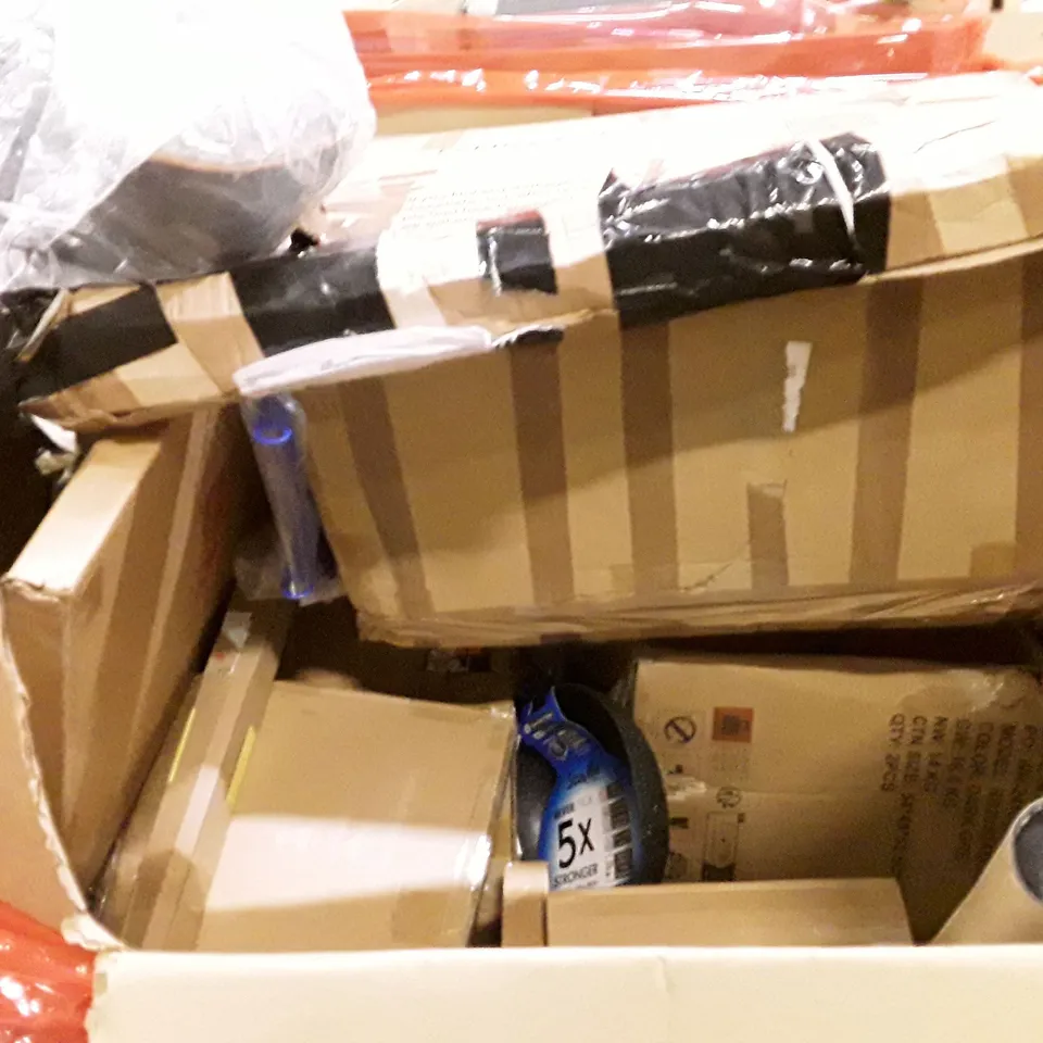 PALLET CONTAINING ASSORTED PRODUCTS INCLUDING WALL MIRROR, FOLDABLE DESK EXTENDER, ROLLER BLIND, PUFFY POUCHES ACCESSORIES SET & STROLLER