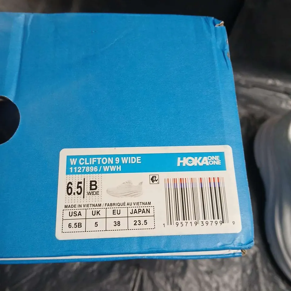 BOXED PAIR OF HOKA CLIFTON 9 WIDE WOMEN’S RUNNING SHOES – WHITE, UK 5 (US 6.5)