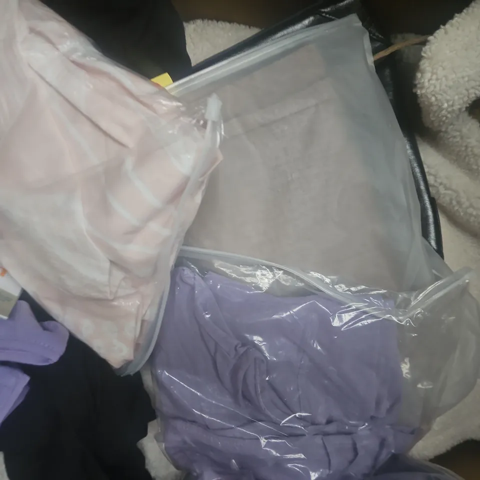 APPROXIMATELY 20 ASSORTED CLOTHING AND FASHION PRODUCTS IN VARIOUS STYLES AND SIZES - COLLECTION ONLY