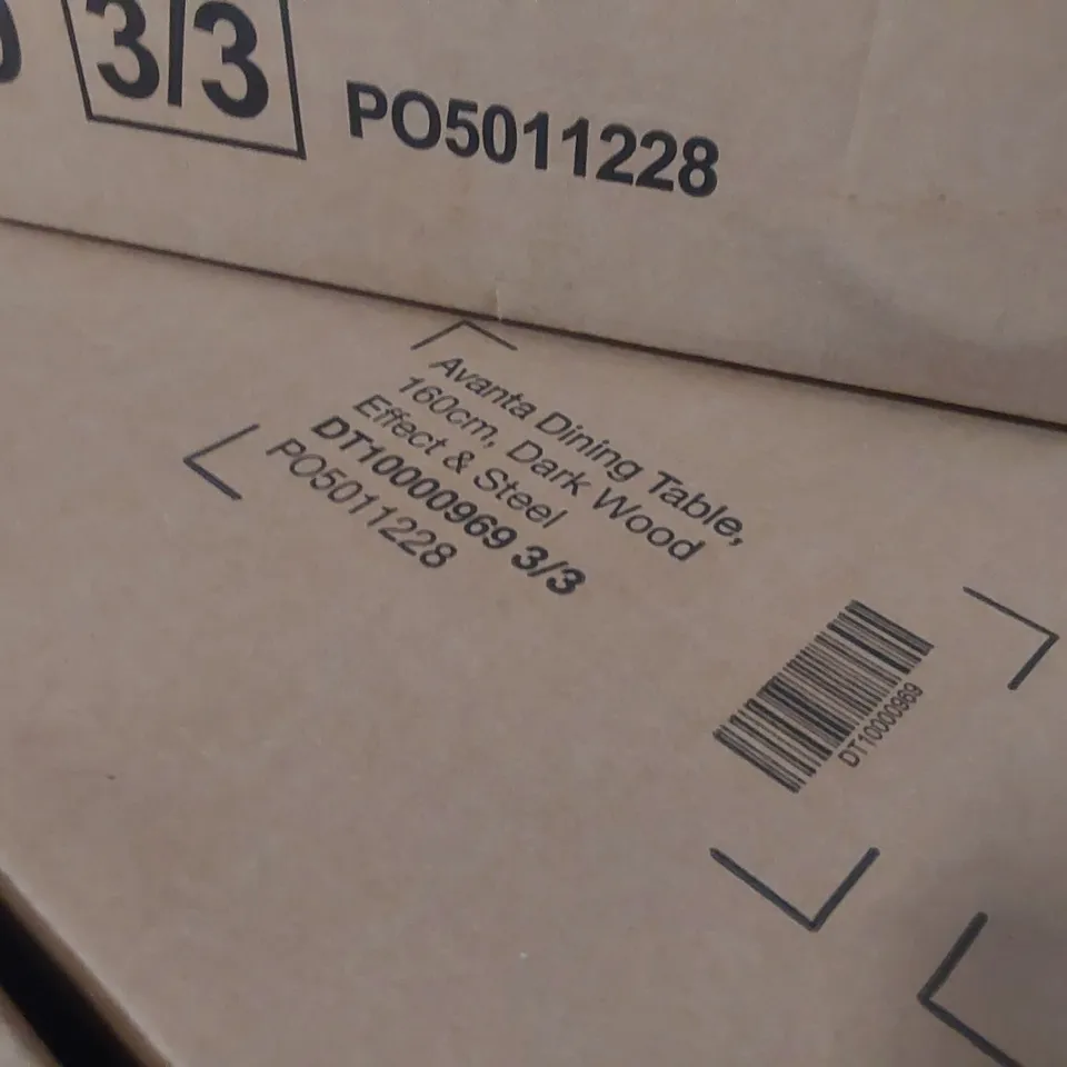 PALLET CONTAINING A LARGE QUANTITY OF DINING TABLE PARTS