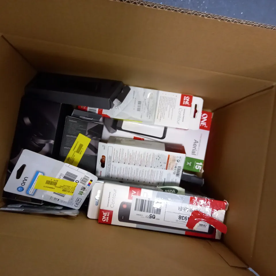 LOT OF APPROX 25 ASSORTED ELECTRICAL ITEMS TO INCLUDE ALARM CLOCK, TV REMOTE, COLOUR CLOCK ETC