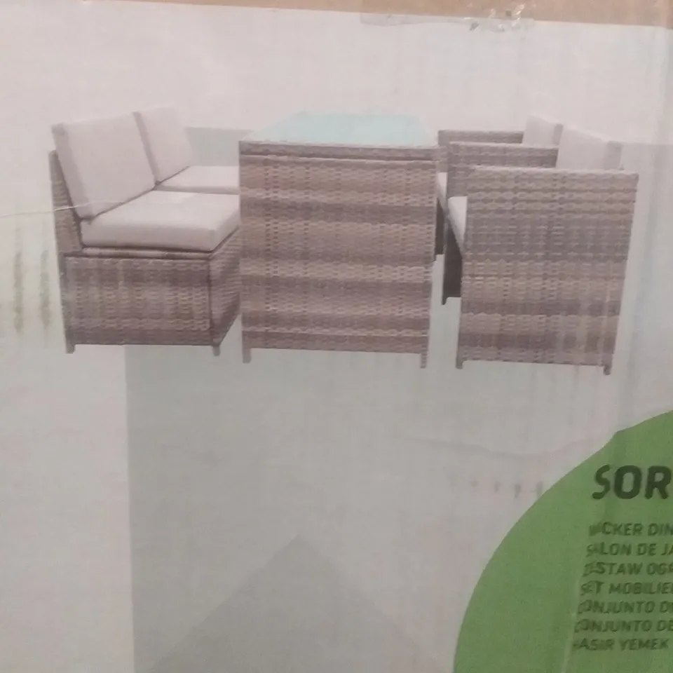BOXED SORON WICKER DINING SET 