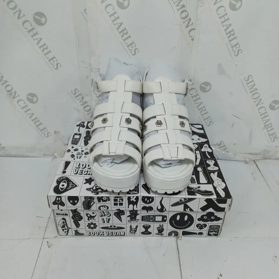 KOI FOOTWEAR LADIES WHITE CHUNKY HEEL SANDALS SIZE 7