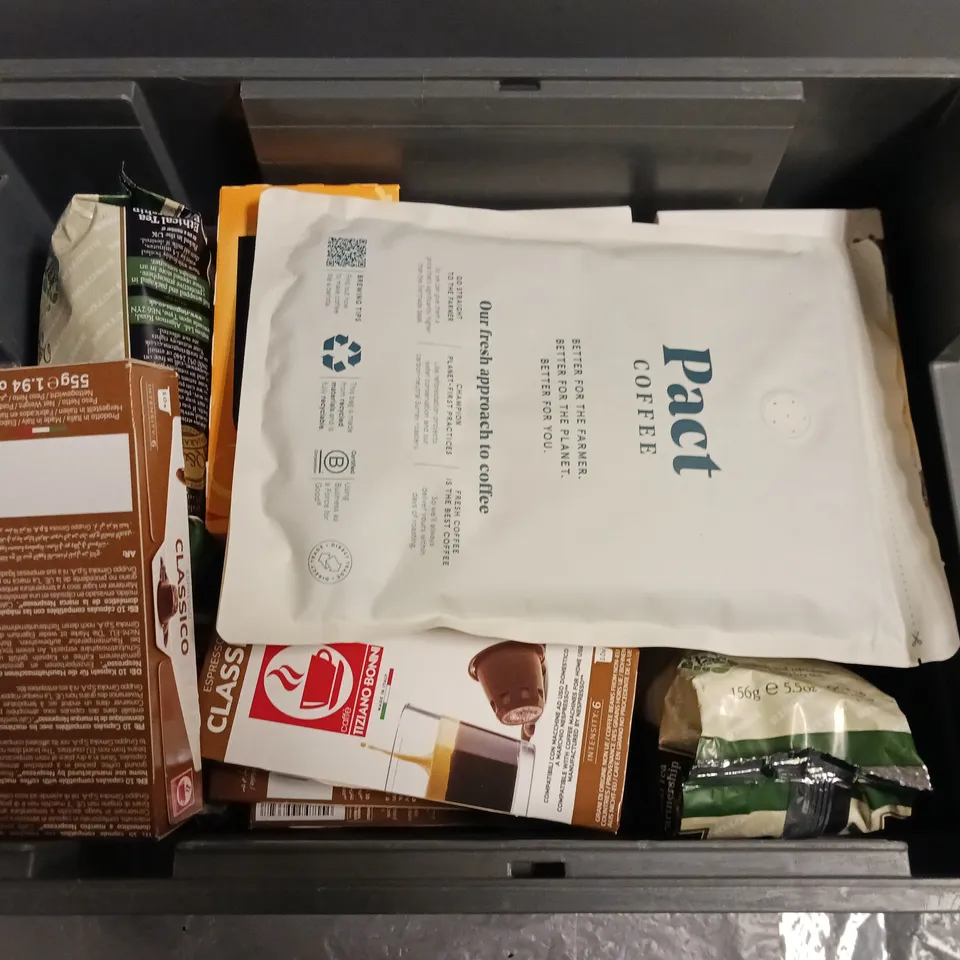 APPROXIMATELY 10 ASSORTED COFFEE & TEA PRODUCTS TO INCLUDE ESPRESSO CLASSICO PODS, PACT COFFEE HOUSE COFFEE (250g), BOXED HOTEL CHOCOLAT CAFFE MOCHA LATTE (10 SERVINGS), ETC