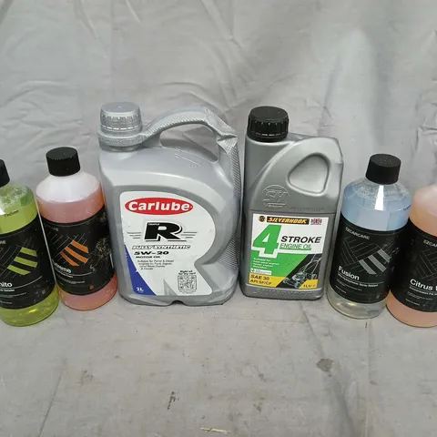 APPROXIMATELY 15 ASSORTED LIQUIDS TO INCLUDE EZCARCARE CITRUS WASH, SILVERHOOK ENGINE OIL, CARLUBE, ETC - COLLECTION ONLY