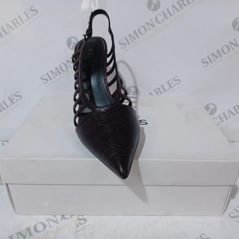 BOXED PAIR OF REISS DAPHNE SLINGBACK HEELS IN POMEGRANATE SIZE 6