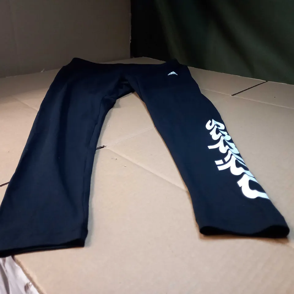 ADIDAS BLACK/LOGO FITNESS LEGGINGS - SIZE 24/26
