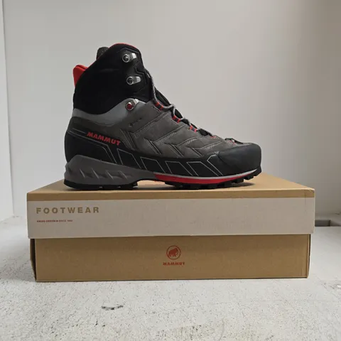 BOXED PAIR OF MAMMUT KENTO TOUR HIGH GTX ANKLE BOOTS IN GREY/RED/BLACK SIZE UK 9