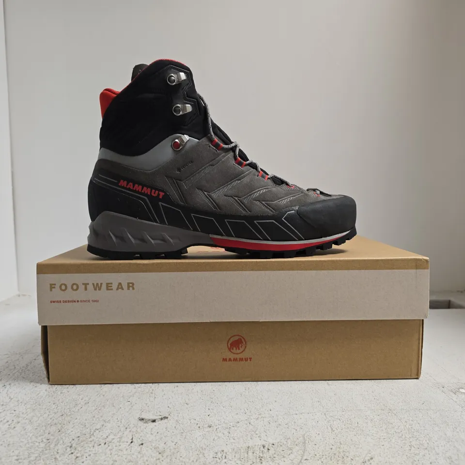 BOXED PAIR OF MAMMUT KENTO TOUR HIGH GTX ANKLE BOOTS IN GREY/RED/BLACK SIZE UK 9