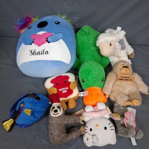 APPROXIMATELY 14 ASSORTED SOFT TOYS