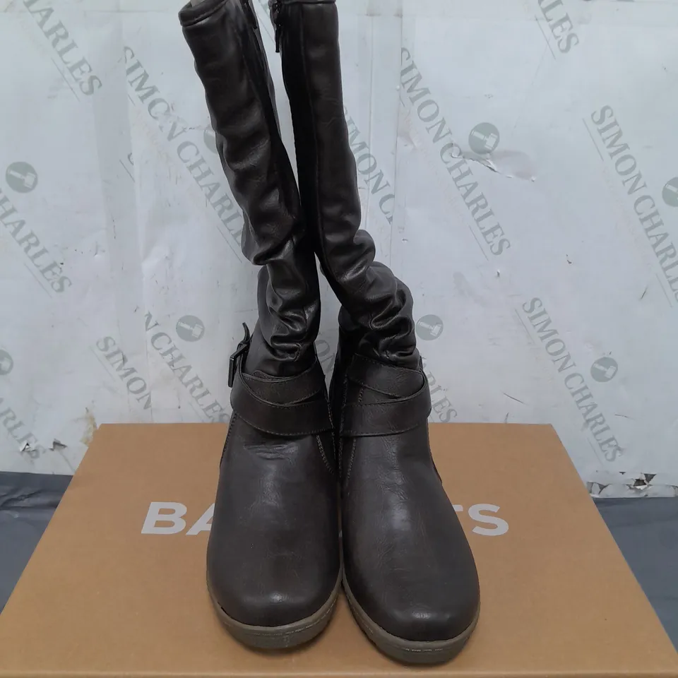 APPROXIMATELY 8 PAIRS OF BARRATTS STRAP AND ROUCHE WEDGE HIGH BOOTS SIZE 4
