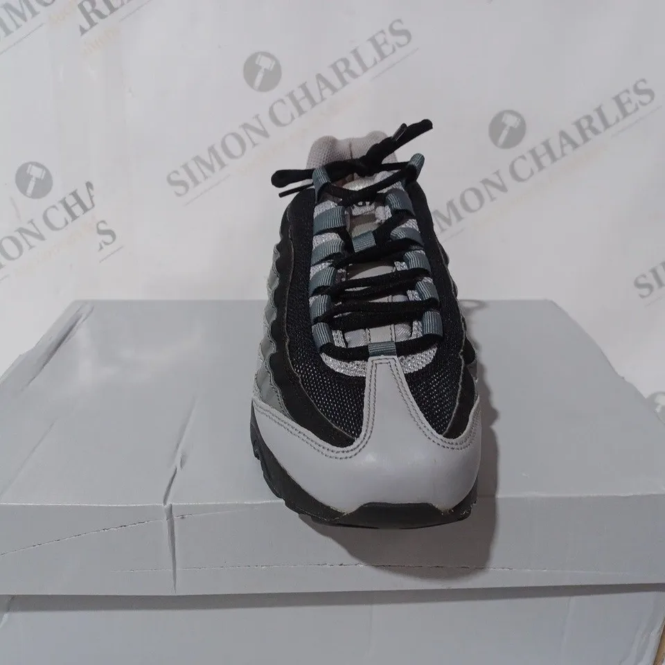 NIKE AIR MAX 95S IN BLACK & GREY - UK 5.5