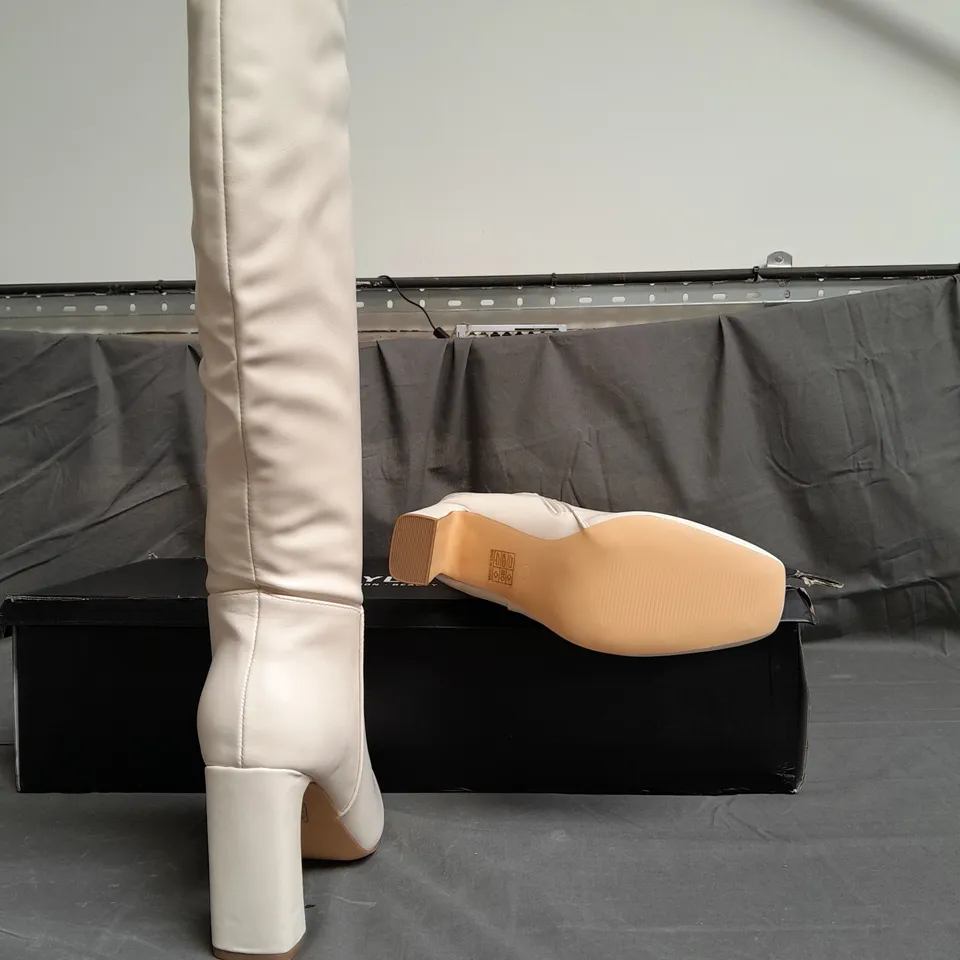BOXED PAIR OF PRETTYLITTLETHING CREAM HEELED BOOTS SIZE UK 9