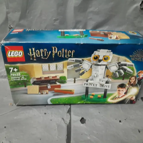 BOXED LEGO HARRY POTTER HEDWIG AT 4 PRIVET DRIVE - 76425