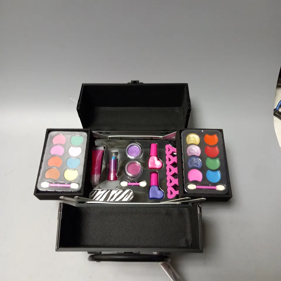 LITTLE GIRLS MAKEUP VANITY REAL COSMETICS LIPGLOSS LIPSTICK BLUSH NAIL POLISH 
