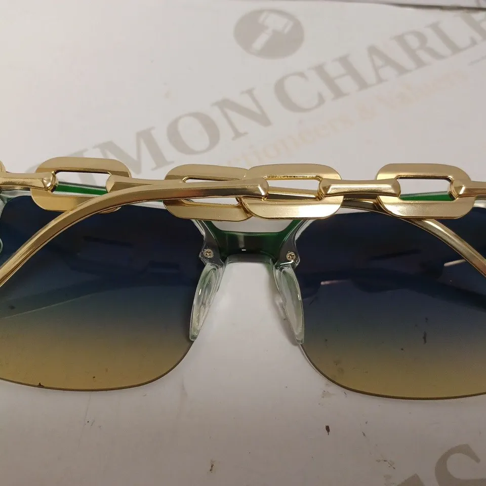 GREEN/GOLD EFFECT CHAIN SUNGLASSES