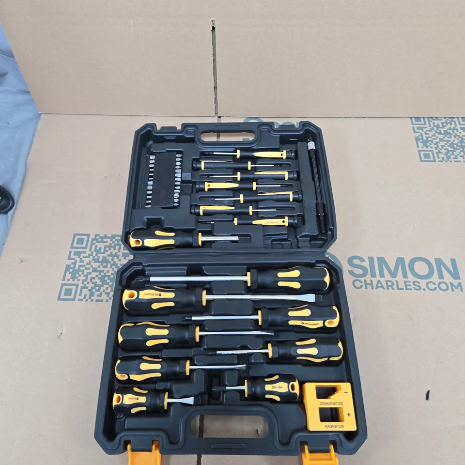 AMARTISAN SCREWDRIVER & BIT SET IN BLACK/YELLOW CASE