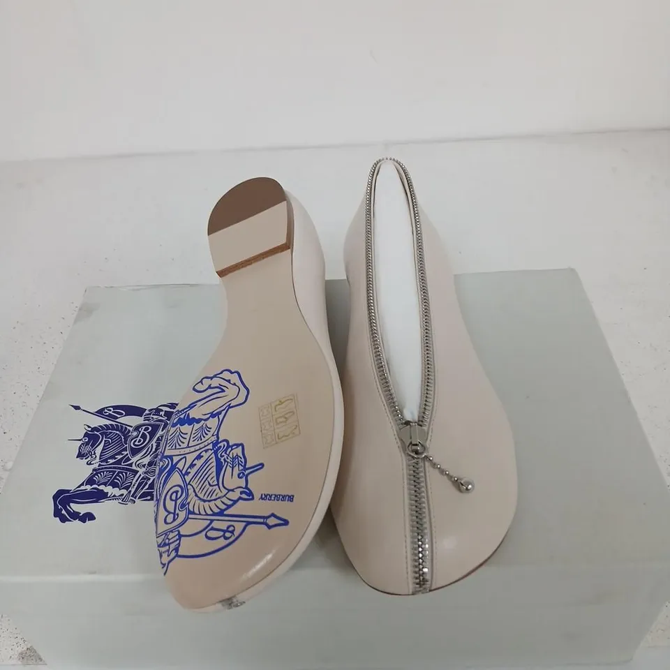 BURBERRY LEATHER FLAT SHOES ON LEATHER SOLE – BEIGE, WOMEN’S UK 2 (EUR 35)